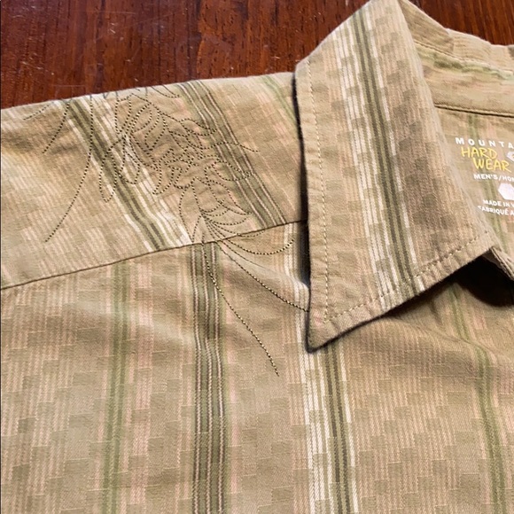Mountain Hardwear short sleeve button up large - Picture 5 of 5